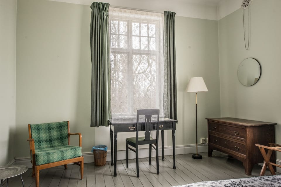 Triple Room | Desk, iron/ironing board, free WiFi, bed sheets