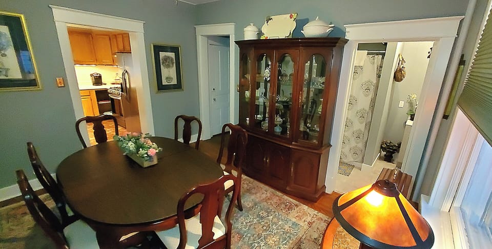 House | In-room dining