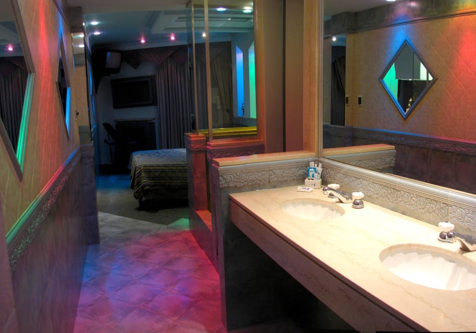Superior Double Room, 1 Queen Bed | Free WiFi, bed sheets, wheelchair access