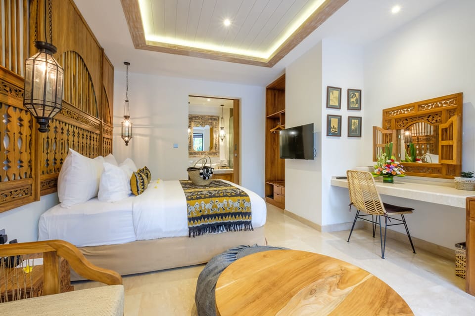 Deluxe Room | In-room safe, desk, blackout drapes, soundproofing