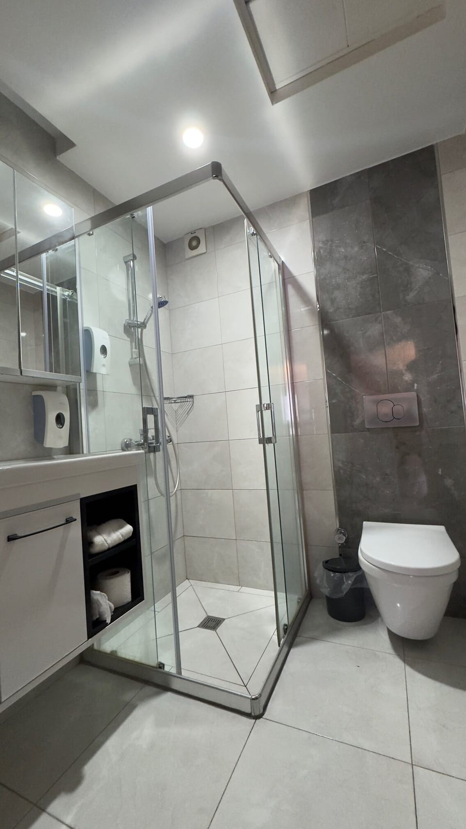Minibar, in-room safe, soundproofing, free WiFi