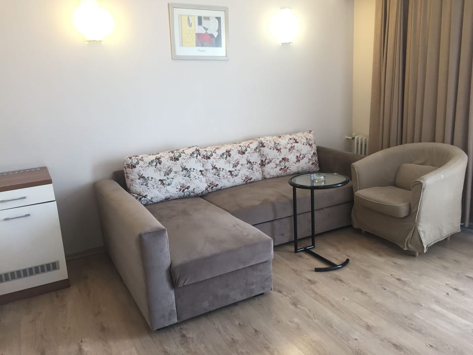 Junior Suite, 1 Double Bed, Terrace, Hill View | Minibar, in-room safe, soundproofing, free WiFi