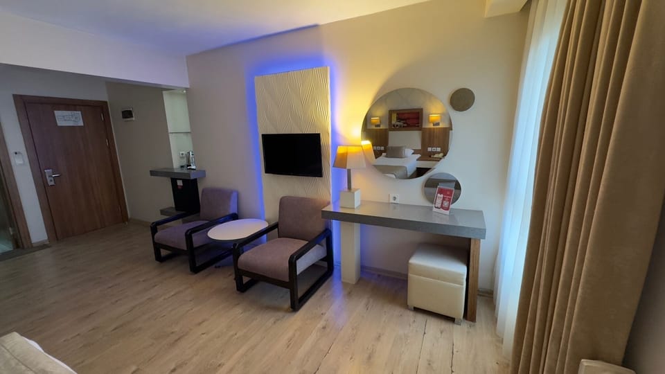 Minibar, in-room safe, soundproofing, free WiFi