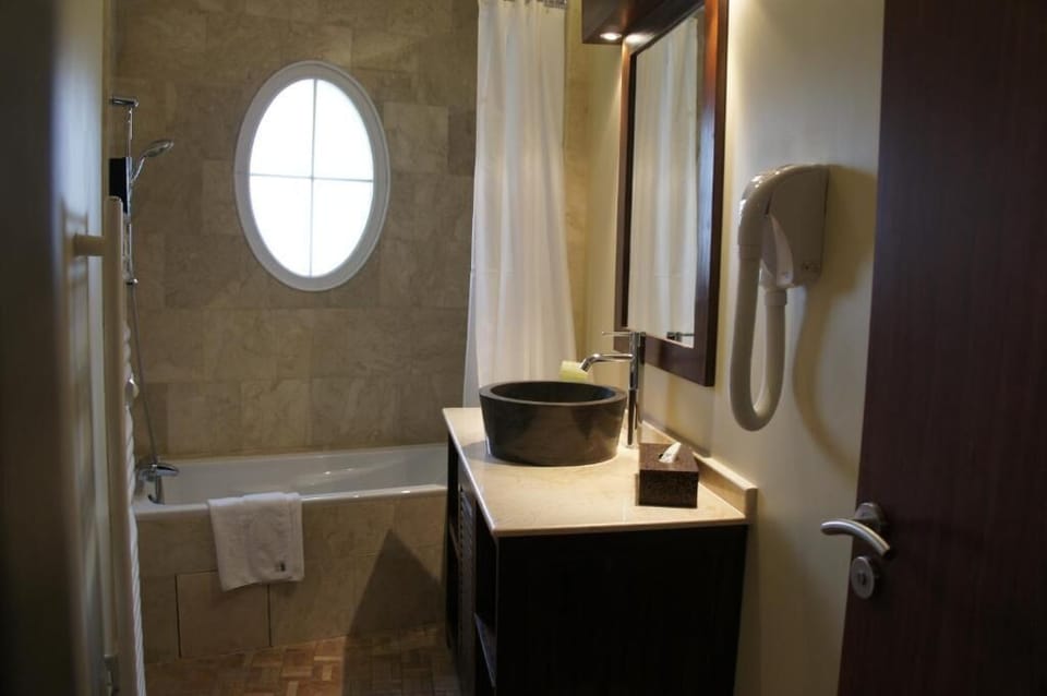 Superior Triple Room | Bathroom