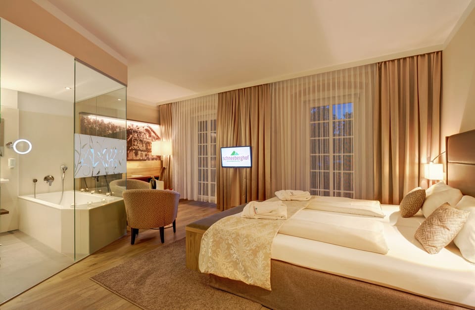 Deluxe Room | Premium bedding, minibar, in-room safe, desk