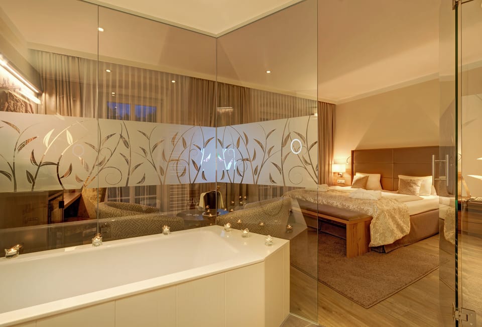 Deluxe Room | Premium bedding, minibar, in-room safe, desk