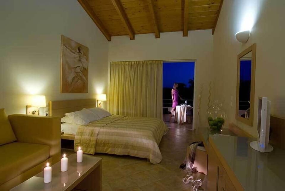 In-room safe, soundproofing, iron/ironing board, free WiFi