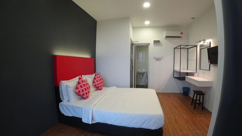 Family Room, Multiple Beds | Desk, rollaway beds (surcharge), WiFi (free), bed sheets