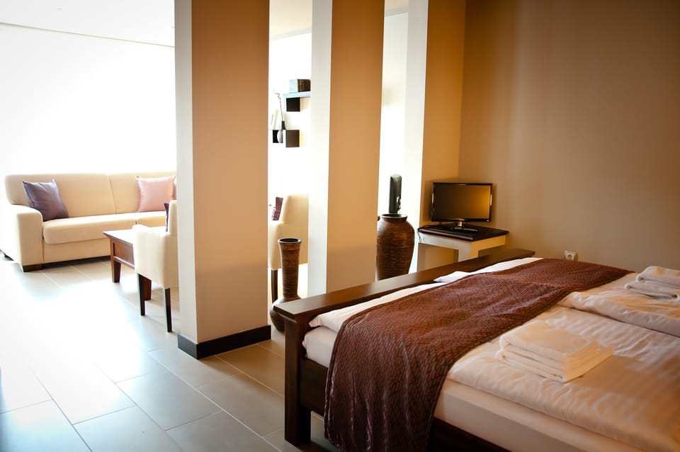 Superior Apartment | In-room safe, free cribs/infant beds, free WiFi, bed sheets