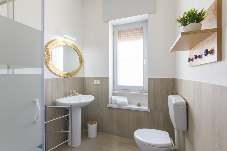 Comfort Double or Twin Room, City View | Bathroom | Shower, free toiletries, hair dryer, bidet