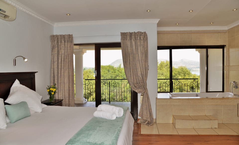 Premium bedding, minibar, desk, soundproofing
