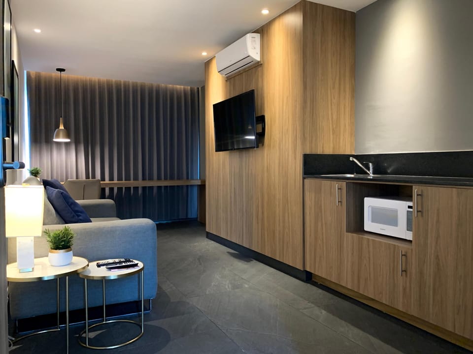 Superior Studio Suite, 2 Queen Beds | Bathroom | Shower, free toiletries, hair dryer, towels
