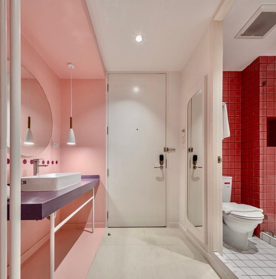 Deluxe Double Room, Non Smoking | Bathroom | Shower, free toiletries, hair dryer, bathrobes