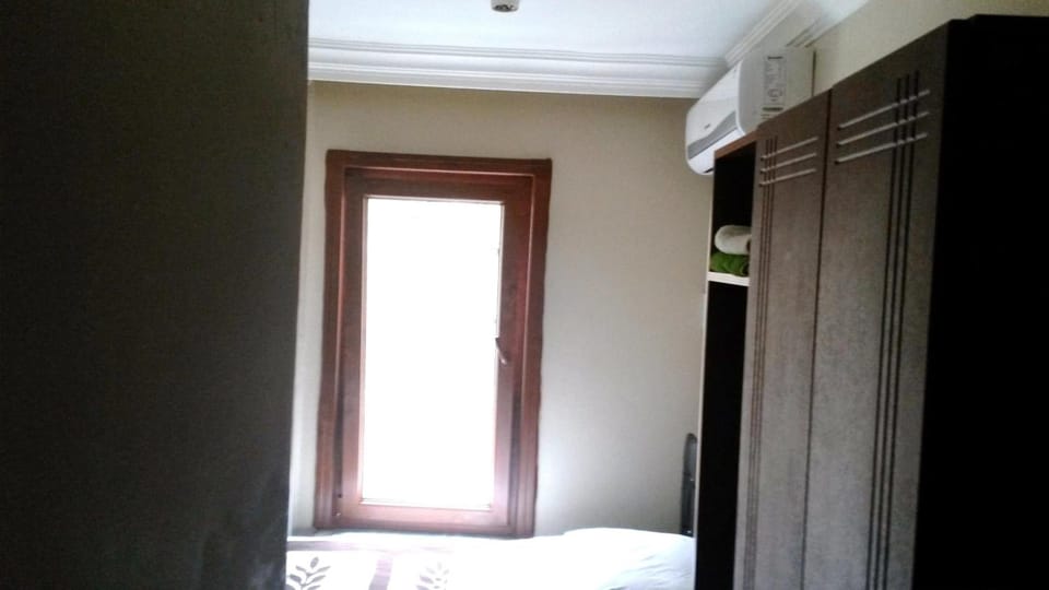 WiFi (free), bed sheets