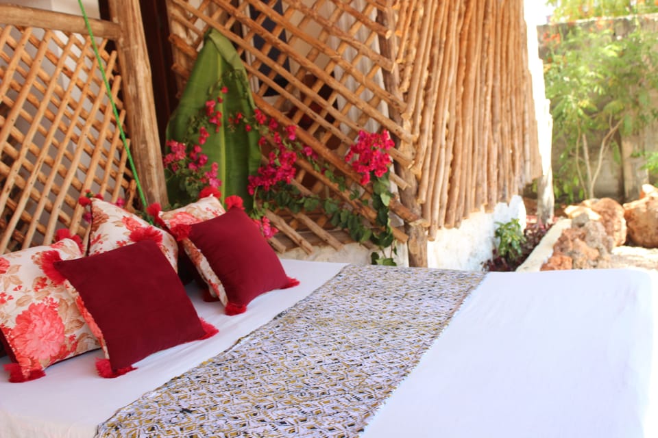 Deluxe Double Room, 1 Double Bed | In-room safe, individually furnished, desk, laptop workspace