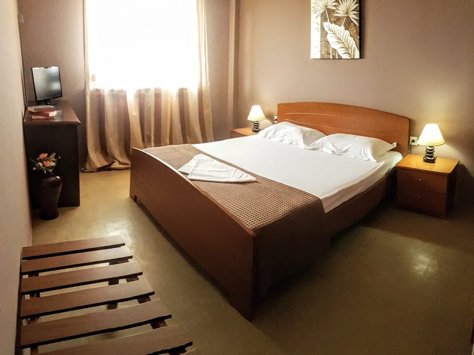 2 bedrooms, individually decorated, individually furnished