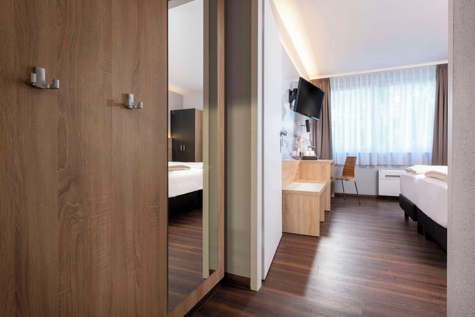 In-room safe, laptop workspace, blackout drapes, soundproofing