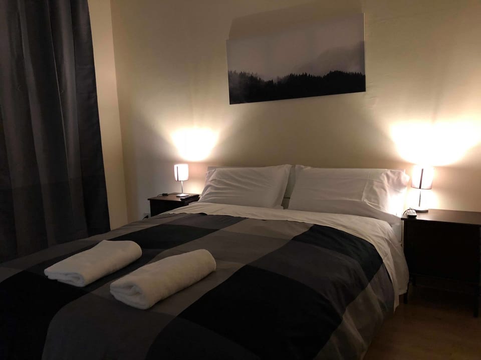Triple Room, Garden View | Desk, laptop workspace, soundproofing, free WiFi