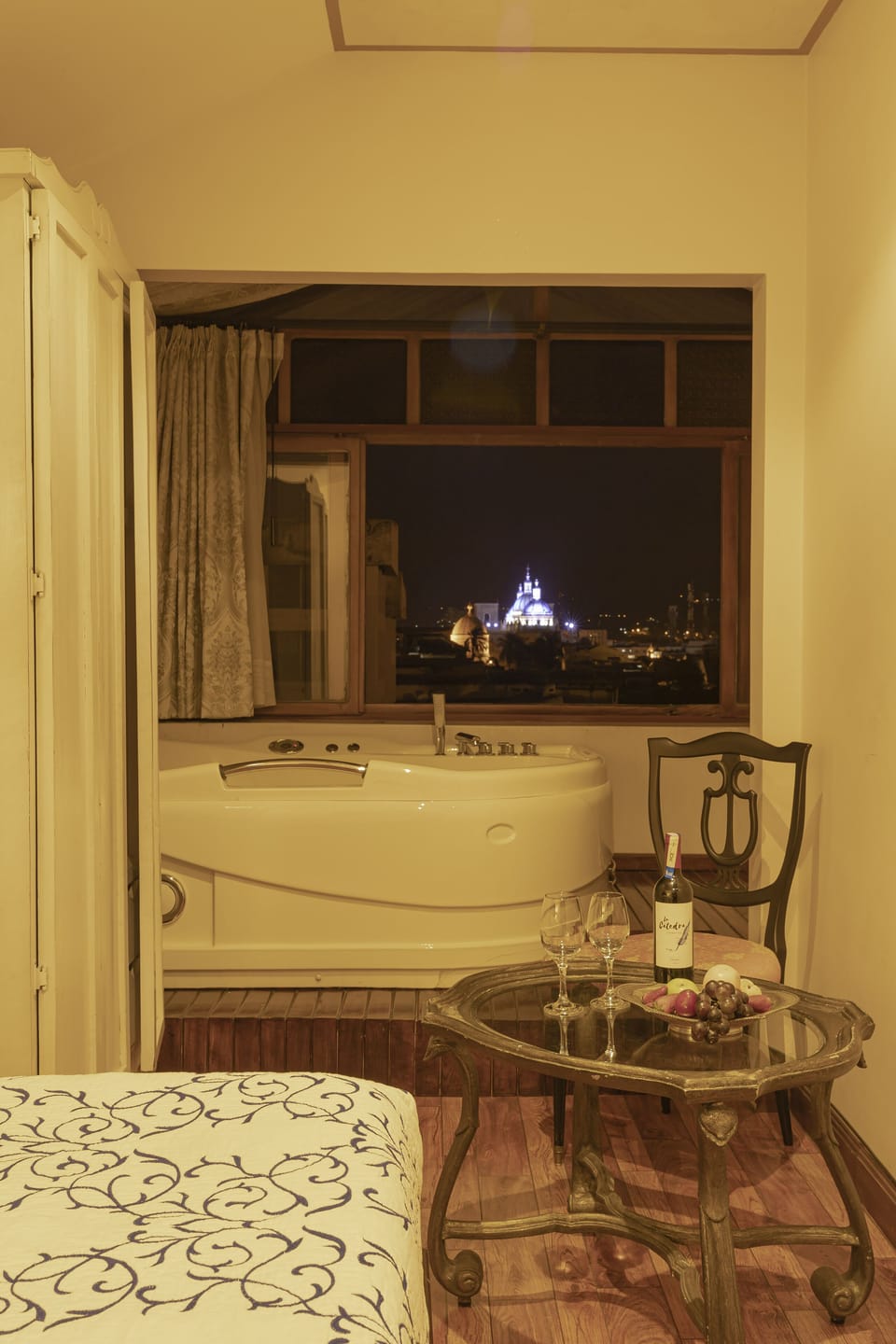 Exclusive Studio Suite, City View | Premium bedding, soundproofing, WiFi (free), bed sheets
