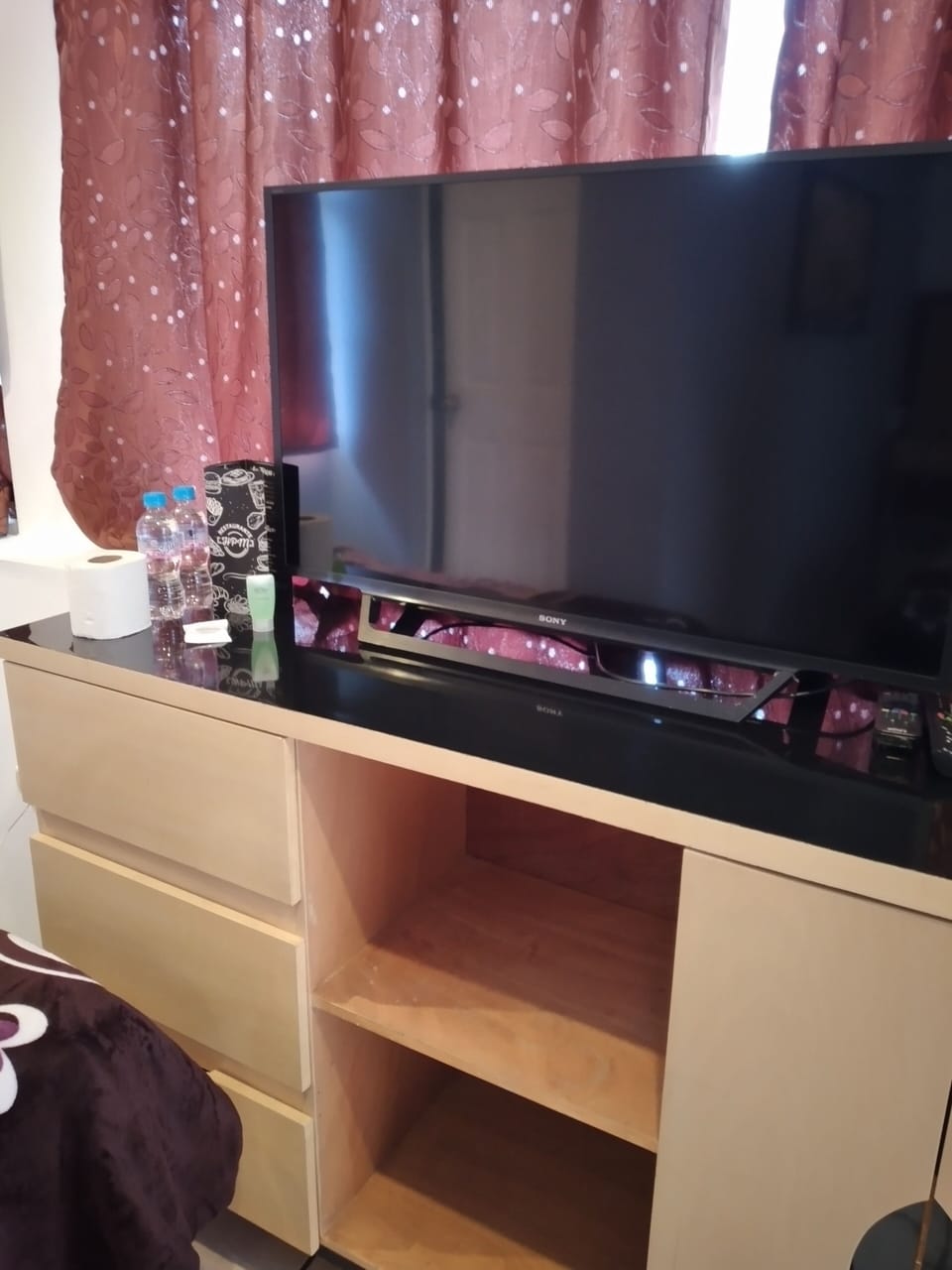 Triple Room | Blackout drapes, iron/ironing board, free WiFi, bed sheets
