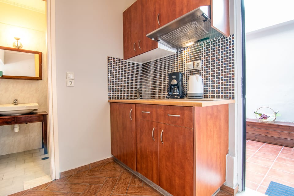 Superior Double or Twin Room, 2 Twin Beds, Non Smoking, Sea View | Private kitchen | Fridge, coffee/tea maker