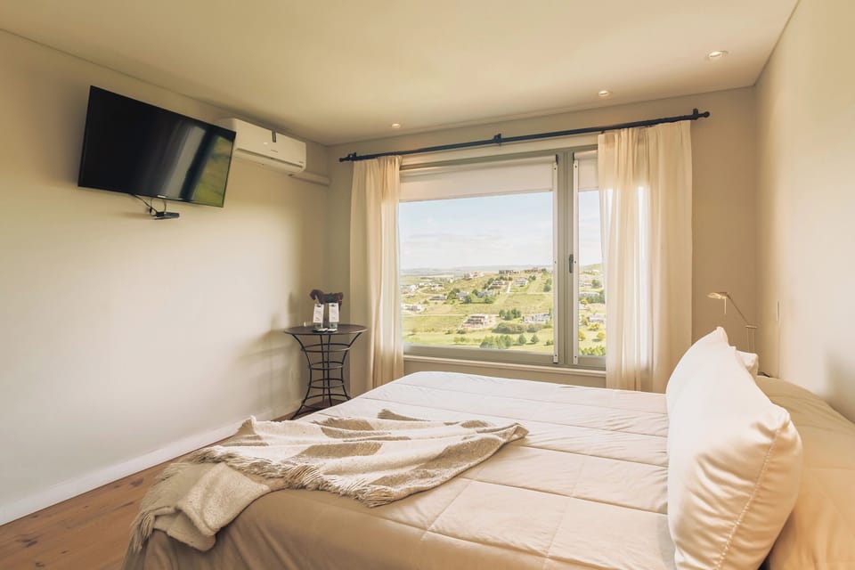 Superior Double Room, 1 Queen Bed, Golf View | Minibar, in-room safe, blackout drapes, soundproofing