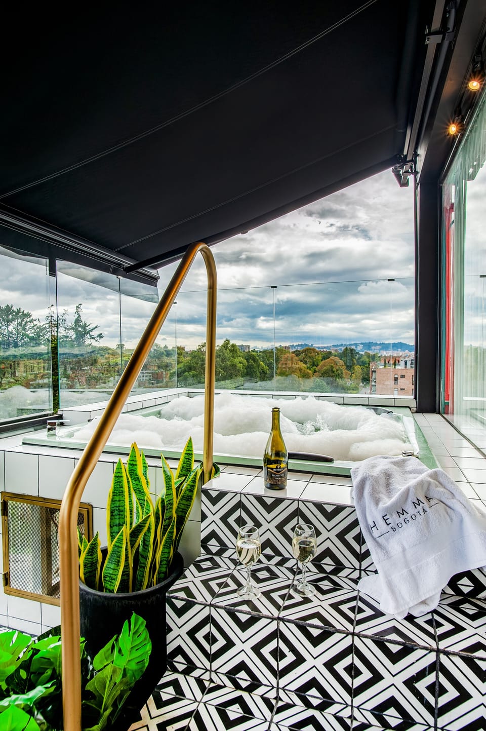 Private spa tub