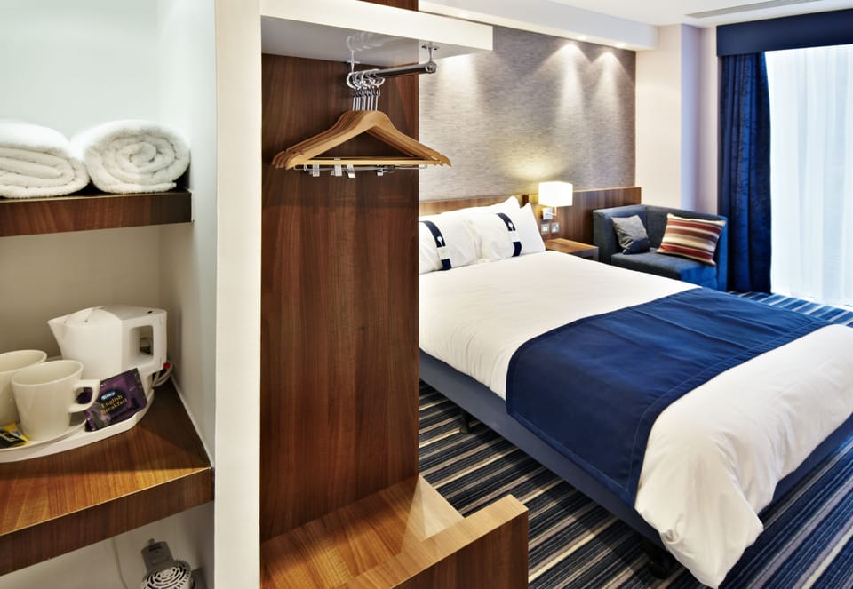 In-room safe, desk, soundproofing, iron/ironing board