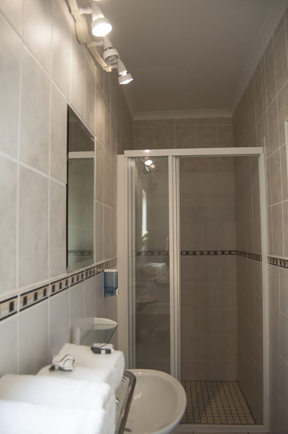 Shower, free toiletries, towels