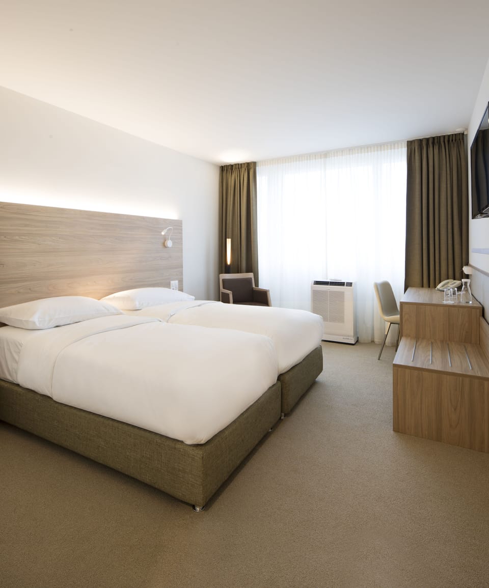 Double Room | Minibar, in-room safe, soundproofing, free WiFi