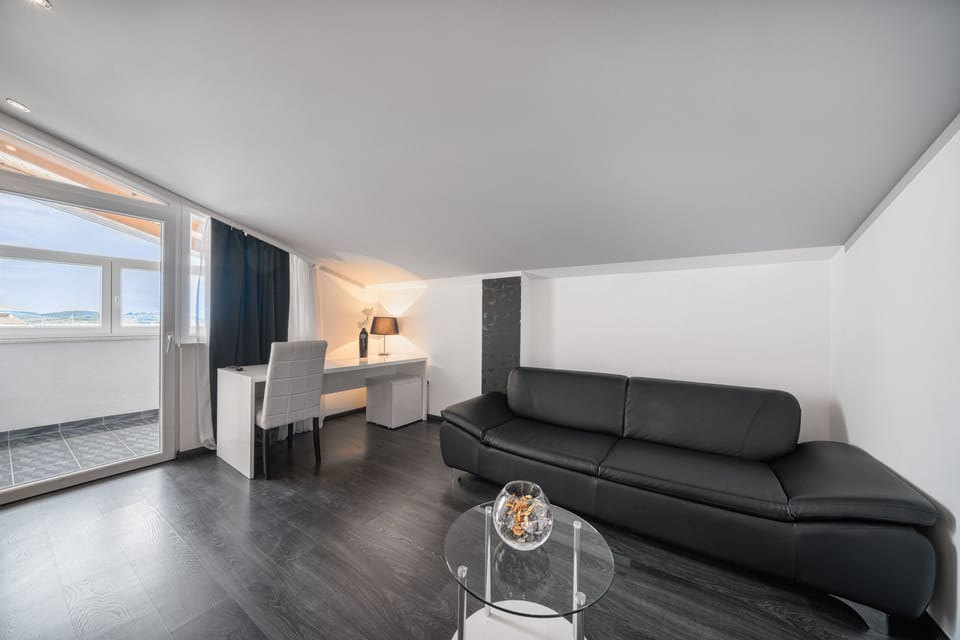 Royal Suite (3 person) | In-room safe, desk, laptop workspace, free WiFi