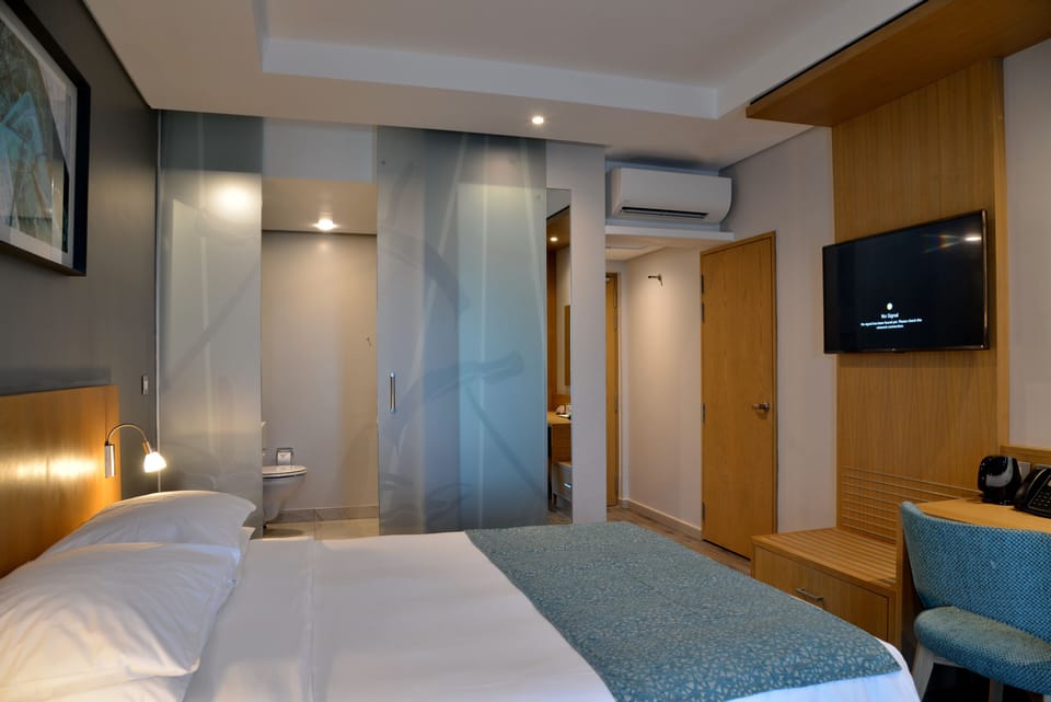 Premium bedding, in-room safe, desk, laptop workspace