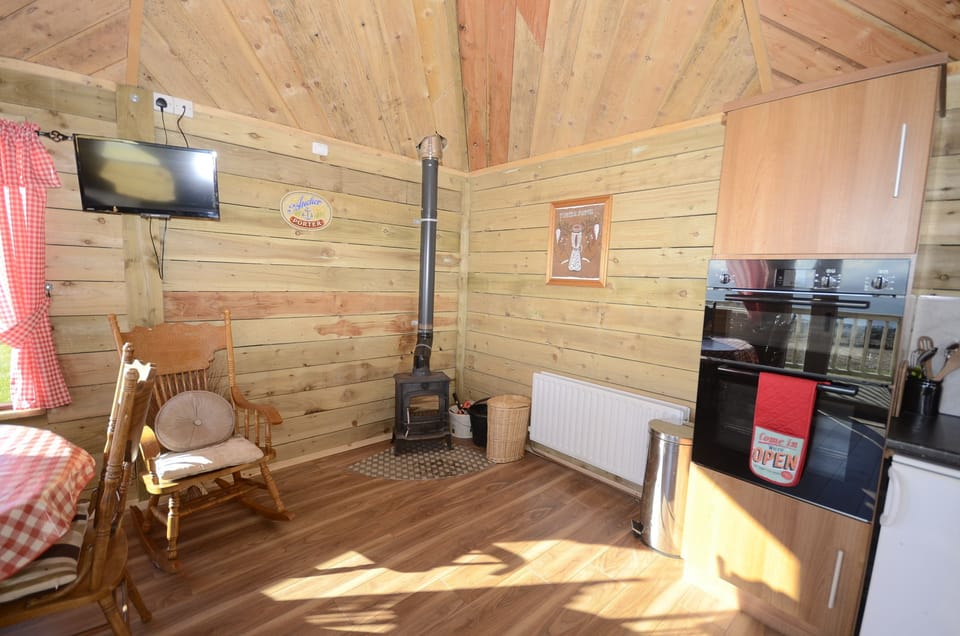 Rustic Log Cabin | Living area | Flat-screen TV
