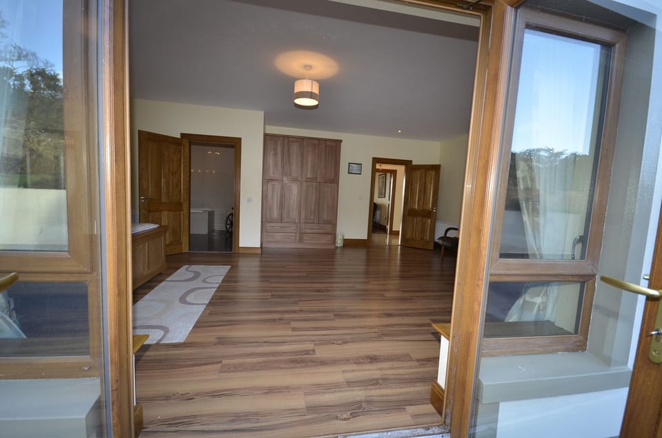 Inish Suite (Ground Floor) | Premium bedding, Tempur-Pedic beds, in-room safe, soundproofing