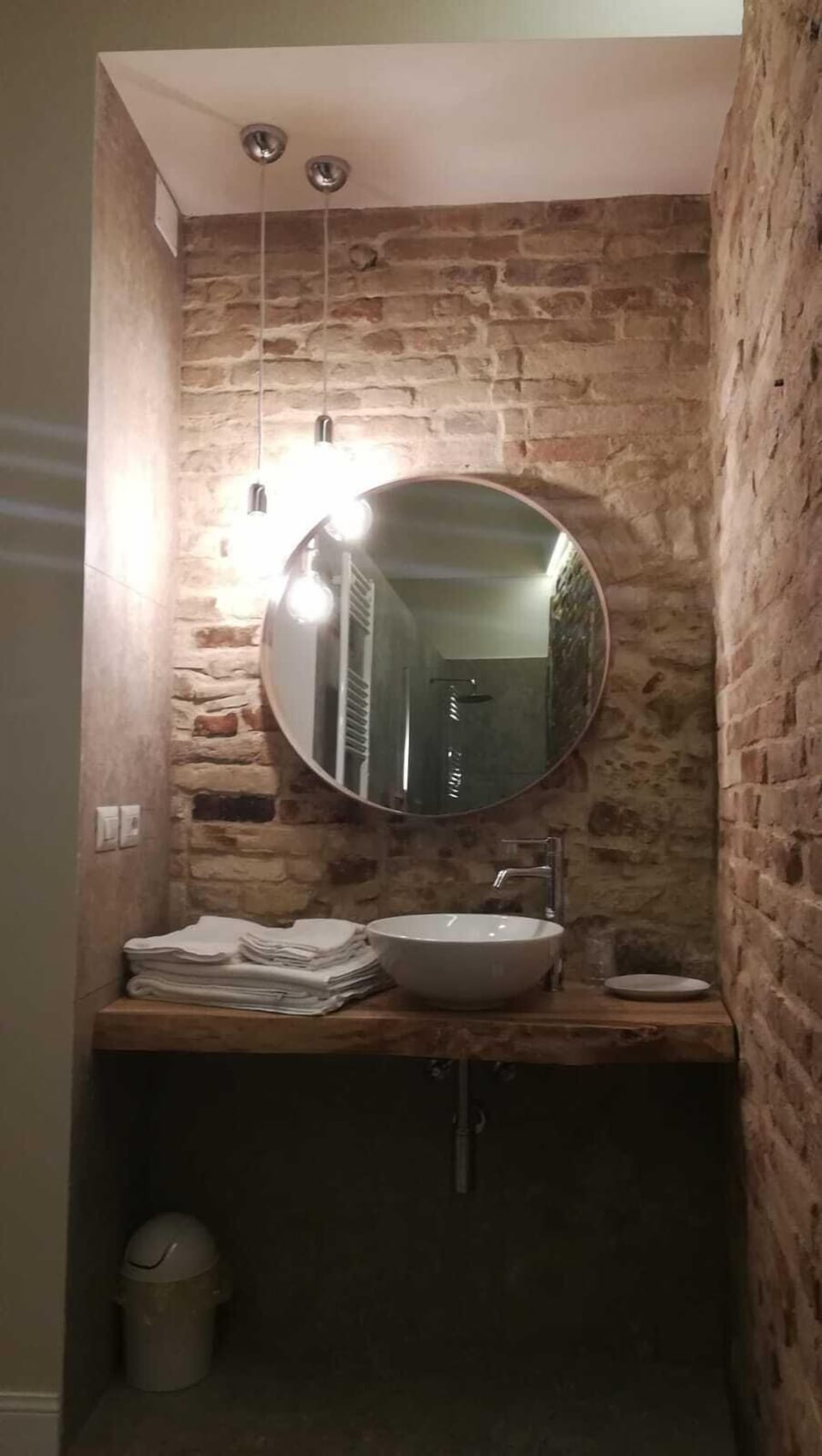 Double or Twin Room (Blu) | Bathroom | Shower, free toiletries, hair dryer, bathrobes