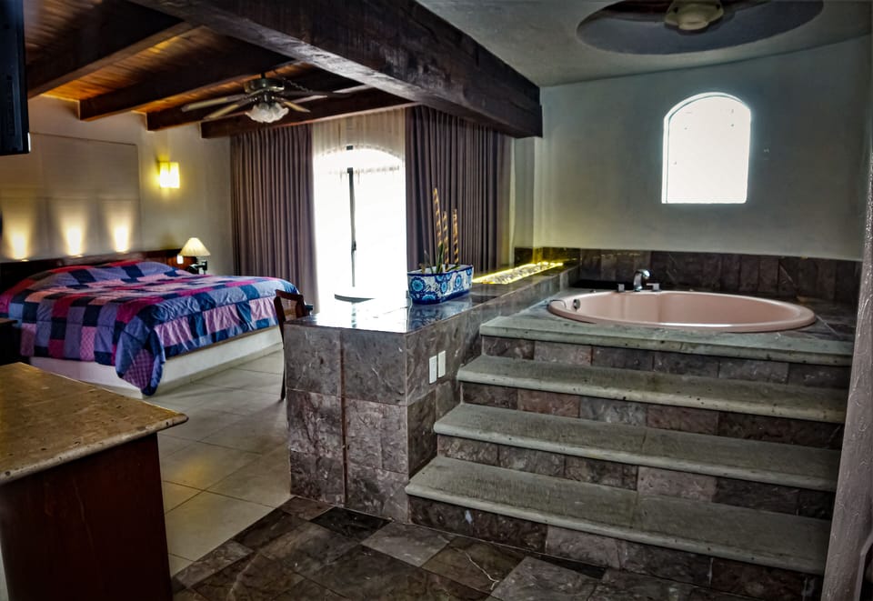 Junior Room | Private spa tub