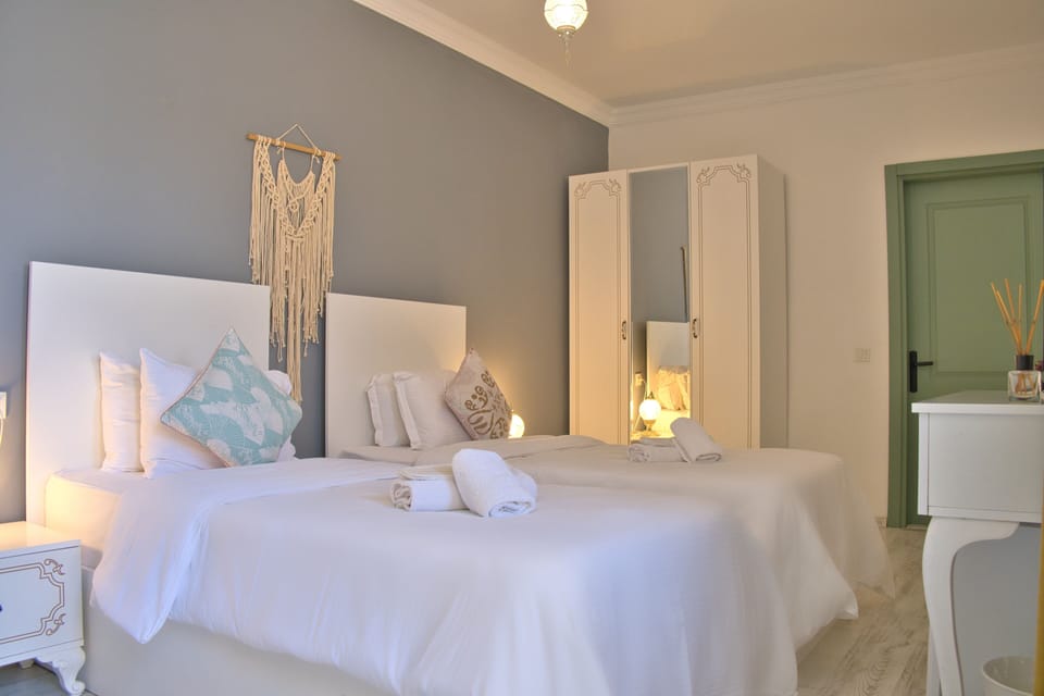 Deluxe Double Room, City View | Egyptian cotton sheets, premium bedding, minibar, desk