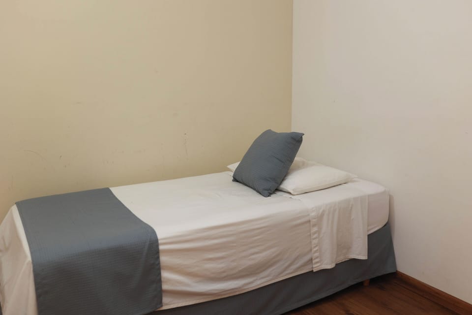 Premier Triple Room | Minibar, iron/ironing board (on request), WiFi (free), bed sheets