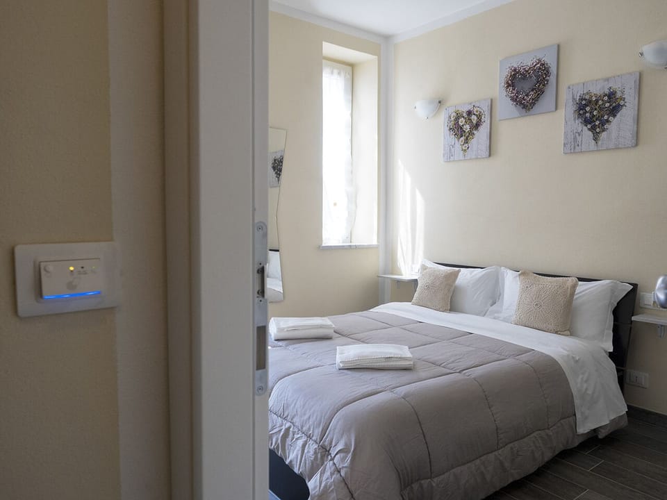 Double Room (n.5) | Individually decorated, individually furnished, desk, laptop workspace
