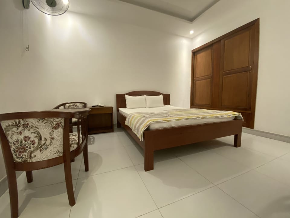 Standard Double Room Single Use | Minibar, desk, laptop workspace, WiFi (free)