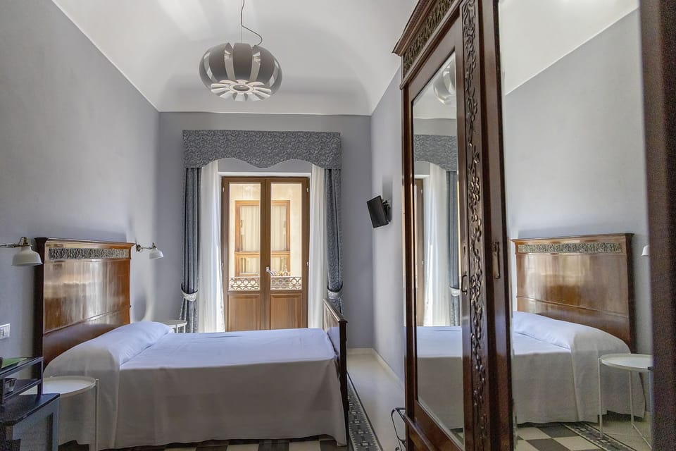 Minibar, free WiFi, bed sheets