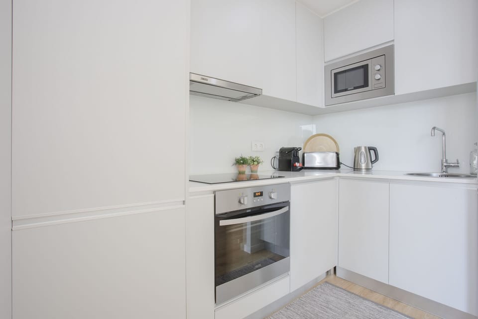 Apartment | Private kitchen | Fridge, oven, stovetop, coffee/tea maker