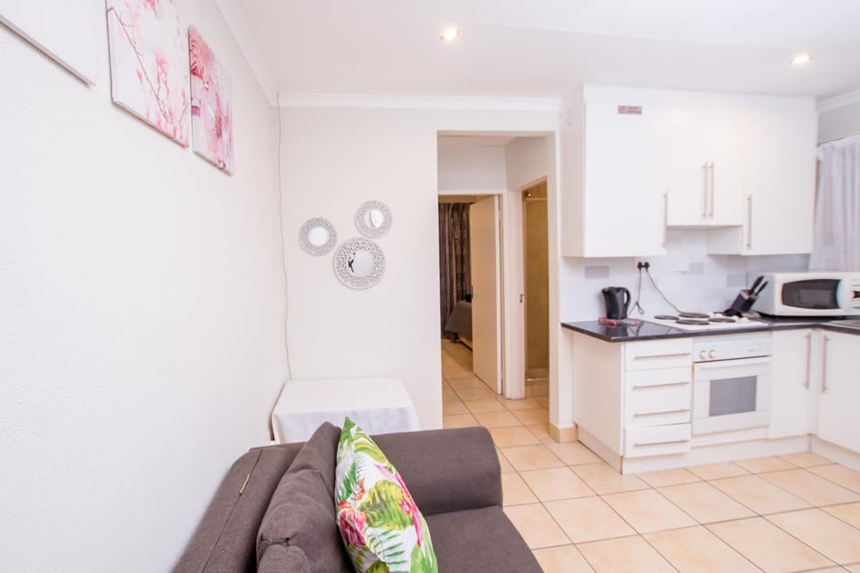 Standard Apartment | Private kitchen | Coffee/tea maker, electric kettle