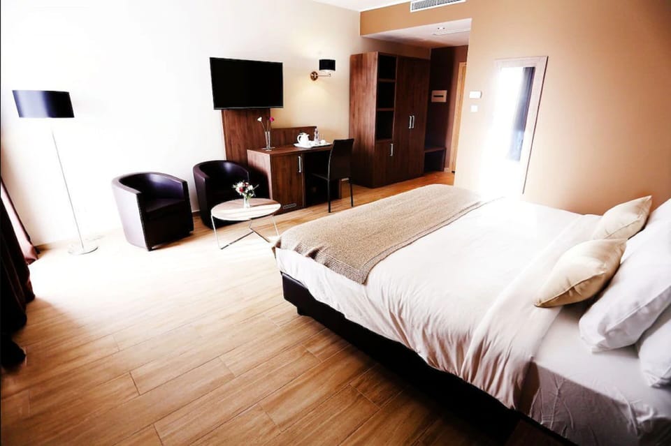 Desk, blackout drapes, WiFi (free), bed sheets