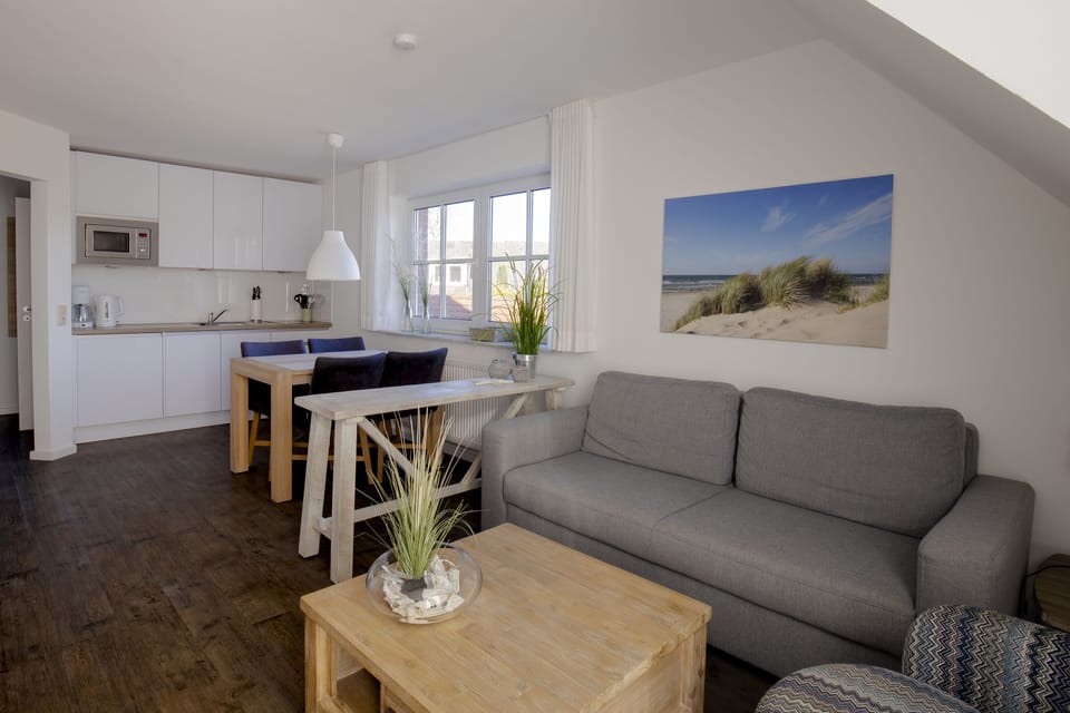 Apartment, Balcony | In-room dining