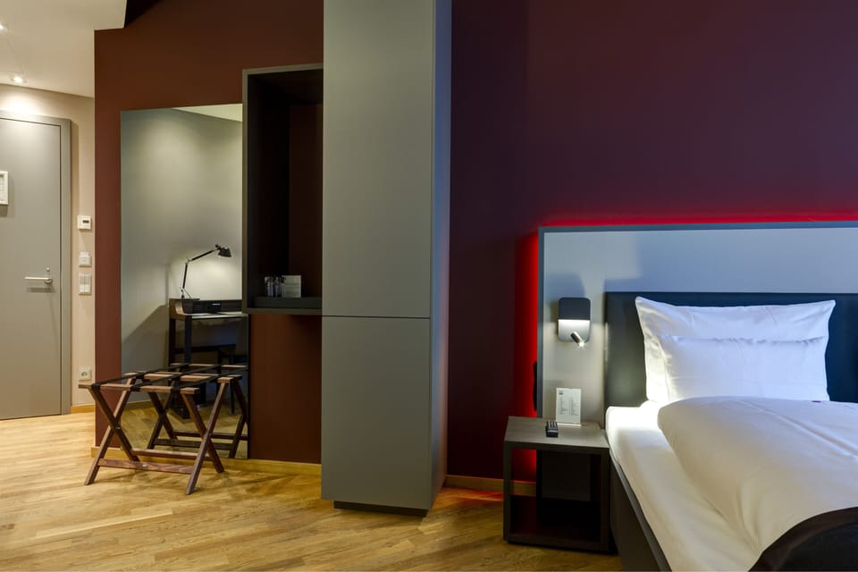 Superiorzimmer Plus | 1 bedroom, hypo-allergenic bedding, minibar, in-room safe