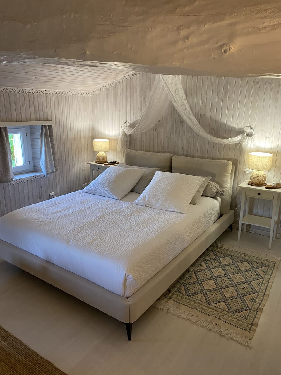 Double Room (Romane) | Premium bedding, individually decorated, individually furnished