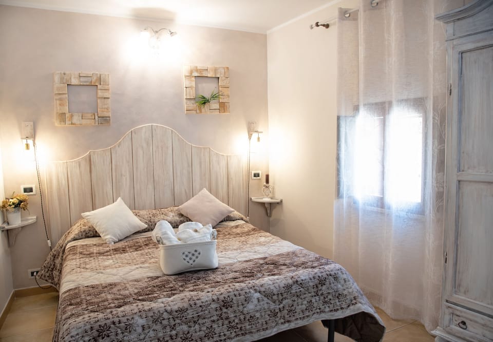 5 bedrooms, Frette Italian sheets, premium bedding, down comforters