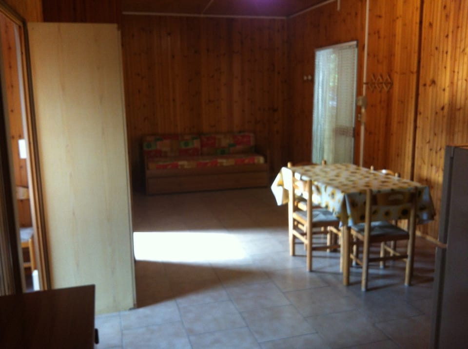 Bungalow, 2 Bedrooms | Living area