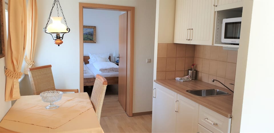 Classic Suite | Hypo-allergenic bedding, laptop workspace, free WiFi, bed sheets